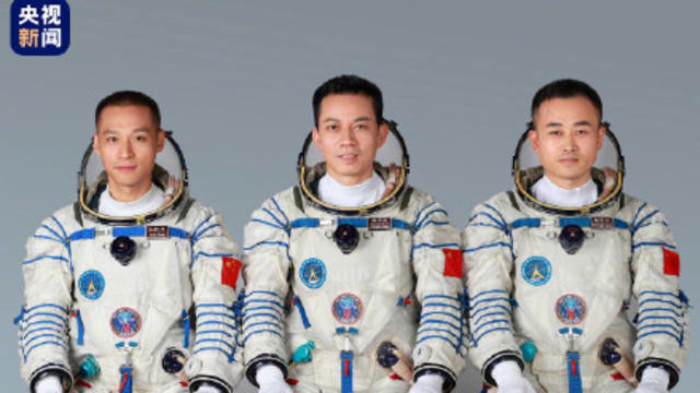 中国神舟十七号26日发射 航天员乘组平均年龄最小