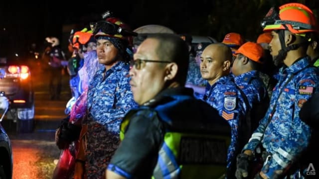 母亲苦求先救孩子 搜救员心酸：孩子已没脉搏