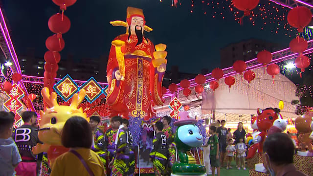 义顺亮灯迎接农历新年 120米长气球鞭炮刷新本地记录