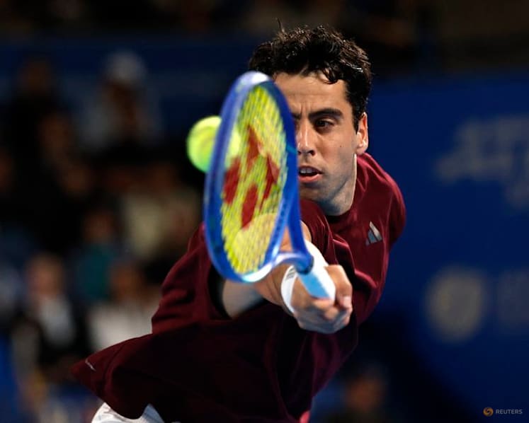 Alcaraz rallies past Munar into Japan Open final