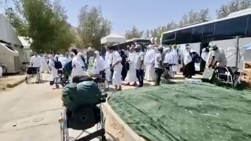 Jemaah SG sudah mula berangkat ke Arafah, perjalanan lancar