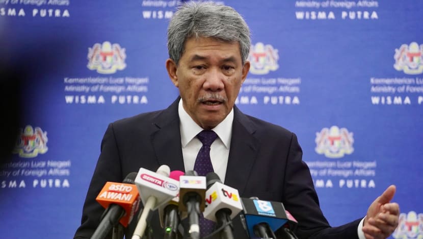 Menteri Luar Malaysia akan bayar kompaun, merokok di tempat larangan Menteri Luar Malaysia akan bayar kompaun, merokok di tempat larangan