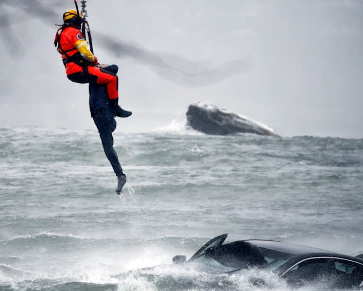 Coast Guard diver pulls body from car above Niagara Falls
