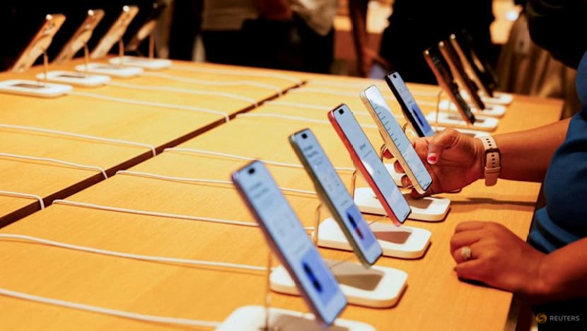 India removes import duty on some electronics, smartphone parts