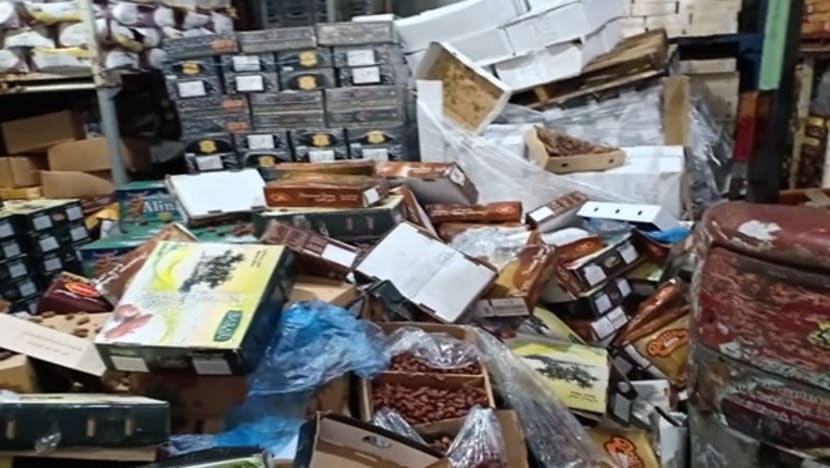 Dua lelaki Bangladesh maut dihempap kotak kurma