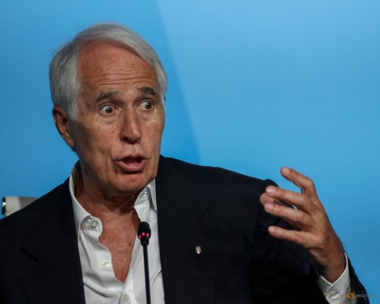 Italian soccer chief to lose job but stay as special administrator
