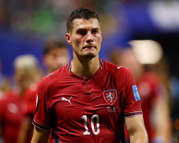 Mexico start Mora as Czech Republic bench Schick for Group A finale