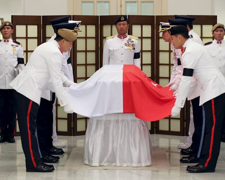 Loyal staff give Mr Lee Kuan Yew final send-off