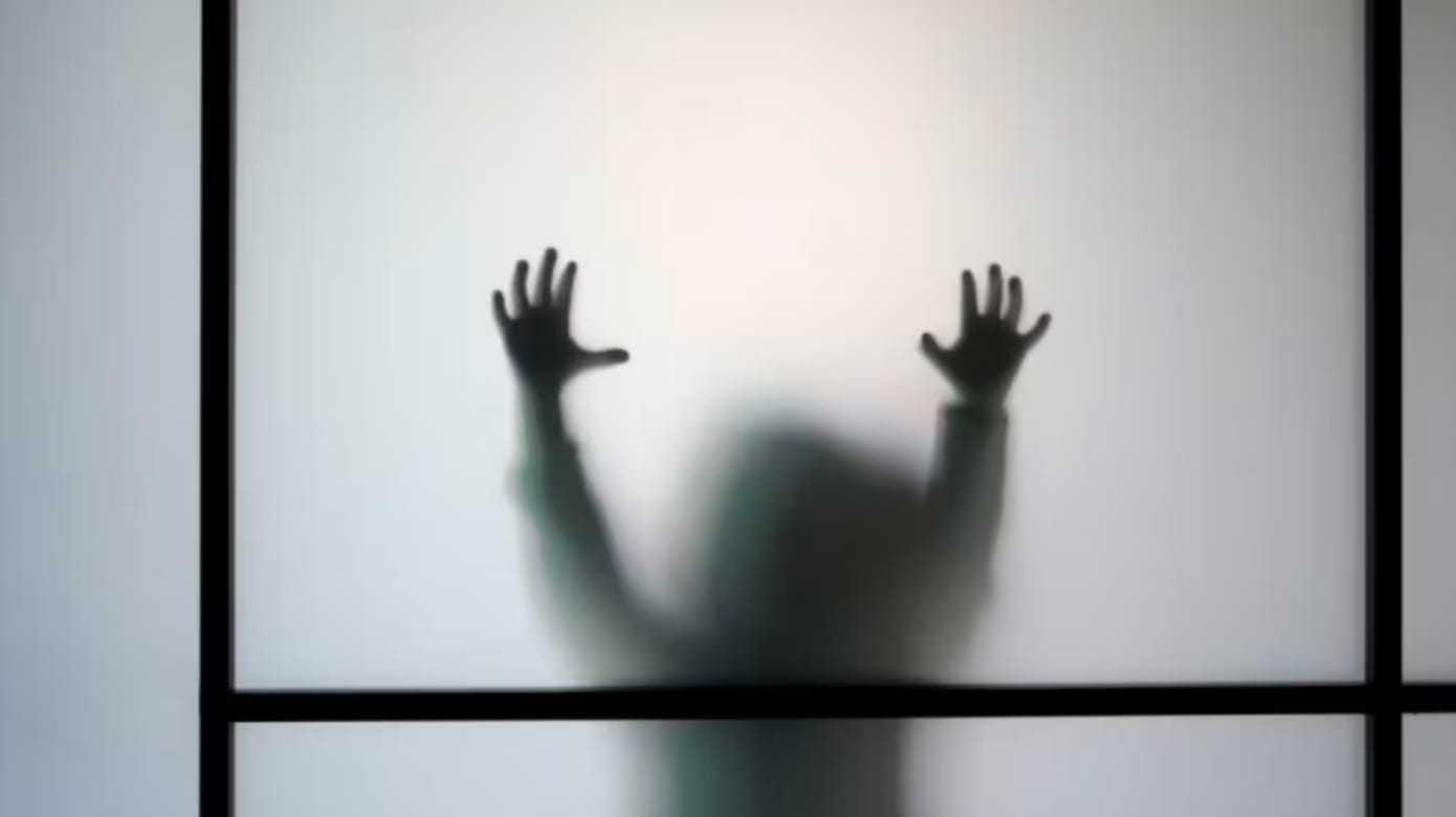 涉用热熔胶棒烫伤幼童嘴唇  江苏幼儿园教师被停职调查