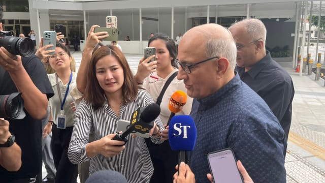 被判监一年不上诉 易华仁抵达国家法院报到开始服刑