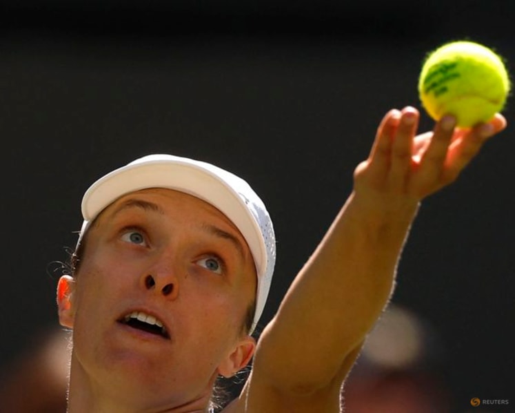 Defending champion Swiatek struggles to emotional first-round victory