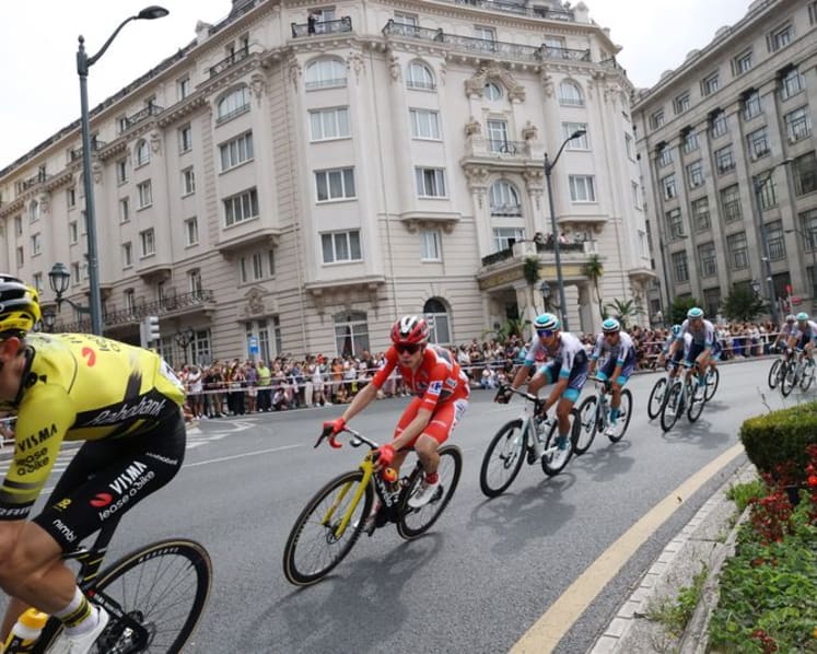 No Vuelta stage 11 winner after protesters disrupt finish line