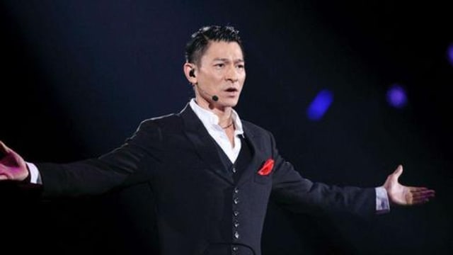 南京巡演粉丝被保安抬走　刘德华“这个举动”获赞！
