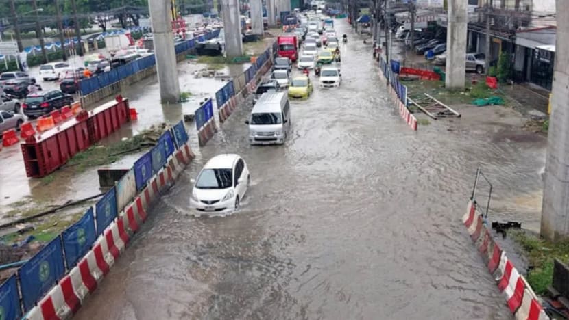 Banjir di Bangkok akan lebih teruk, hujan lebat berterusan Banjir di Bangkok akan lebih teruk, hujan lebat berterusan