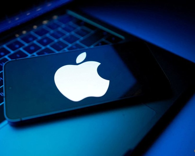 Apple fends off 4G wireless patent lawsuit at third trial