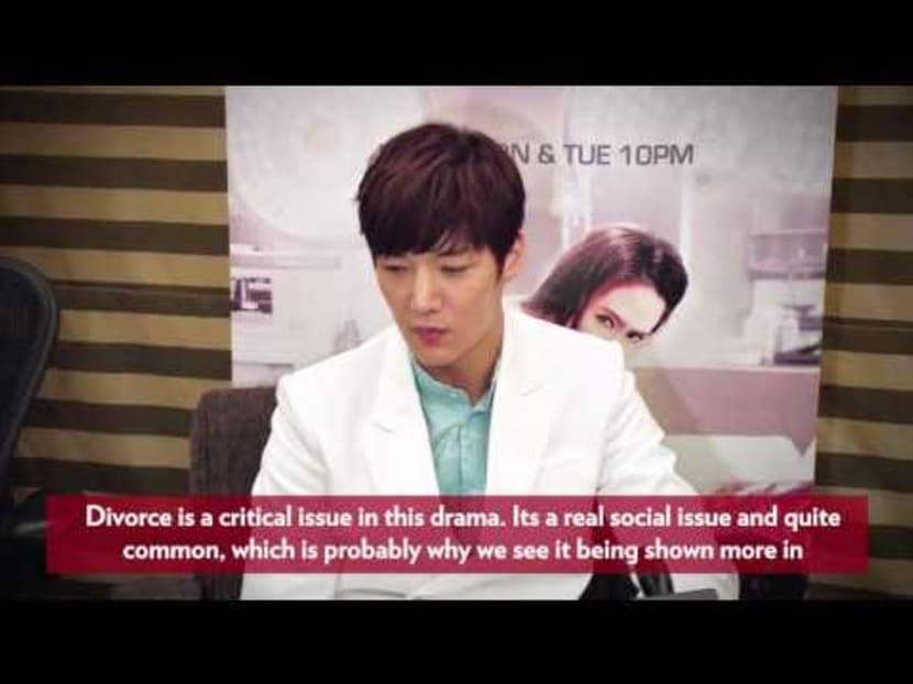 'Emergency Couple' Song Ji-hyo & Choi Jin-hyuk in Singapore