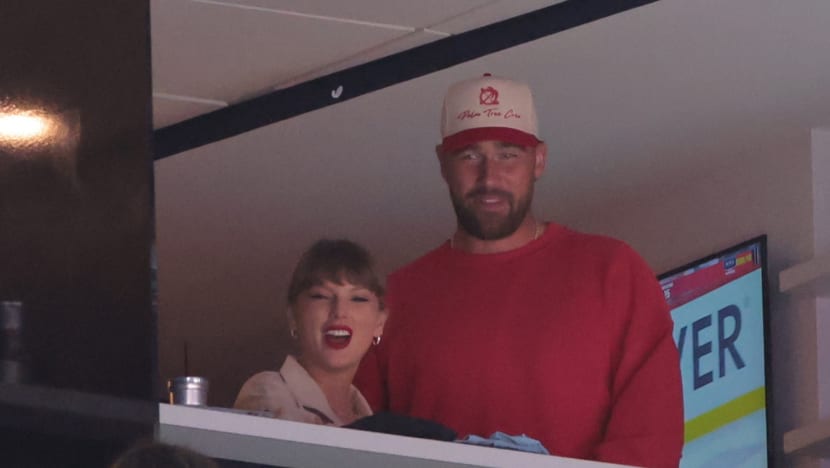 Saat Travis Kelce ikut tren Aura Farming, viral berkat penari cilik Pacu Jalur Riau Saat Travis Kelce ikut tren Aura Farming, viral berkat penari cilik Pacu Jalur Riau