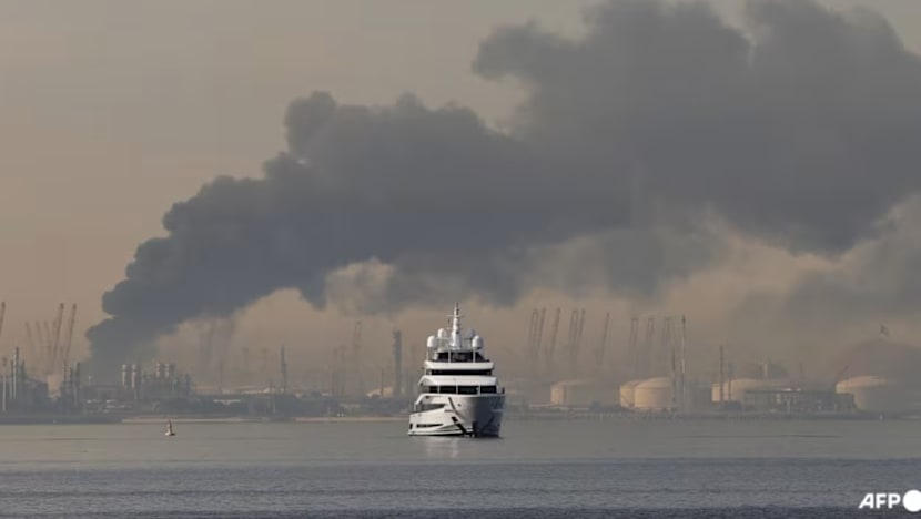 Perang Amerika, Israel dan Iran: Kapal tangki minyak Kuwait terbakar di Pelabuhan Dubai susuli serangan Iran