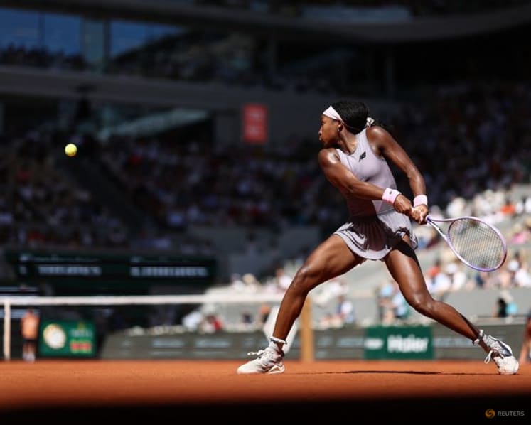 Gauff powers past Townsend to begin Paris title defence