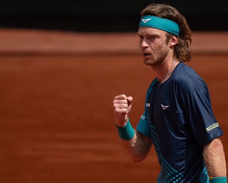 Rublev's red mane grows on fans as results shift perception
