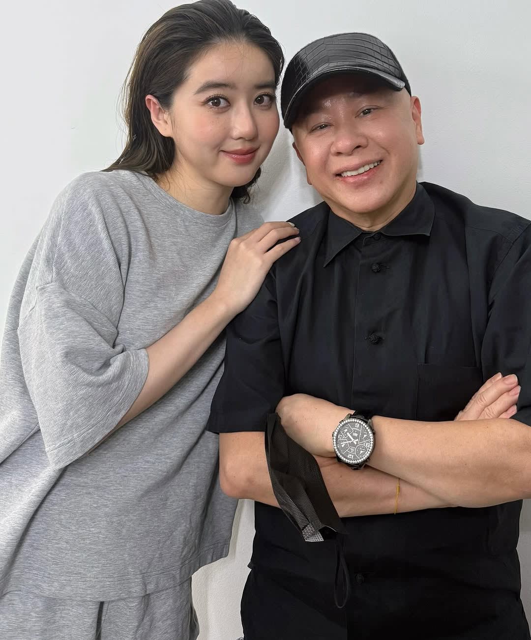 李凯馨卷辱华风波！明星发型师颜天发力挺：以实力征服观众- vibes by 8world