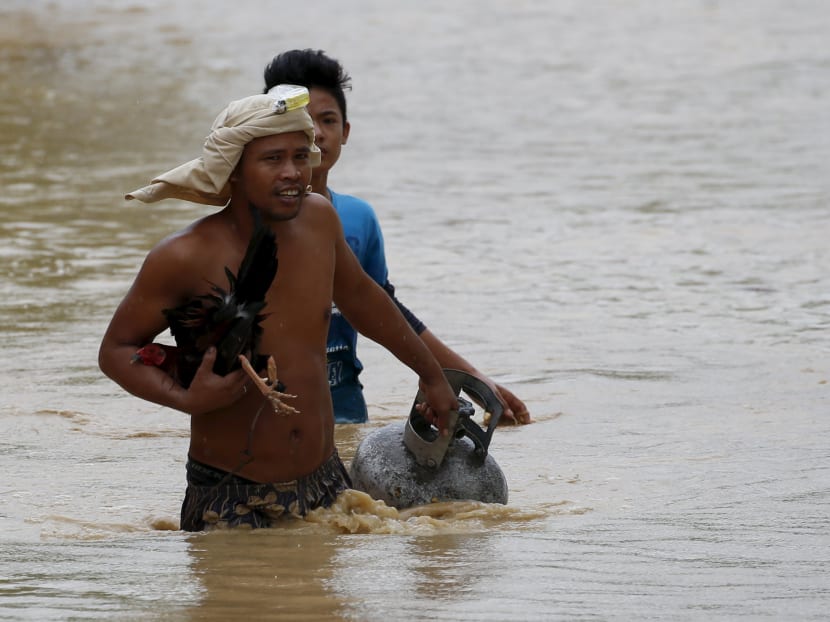 Typhoon leaves 11 dead, Filipino villagers saved from flood