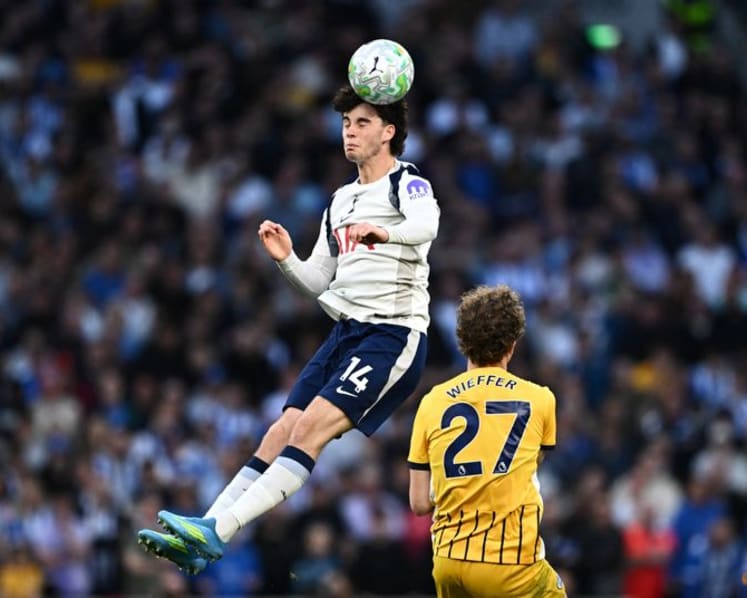 Brighton's Rutter denies Tottenham crucial victory with last-gasp strike