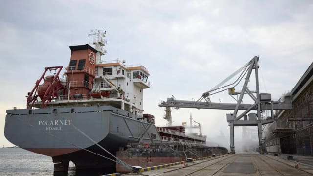 首艘运载乌克兰粮食船只 今天顺利起航离开黑海港口