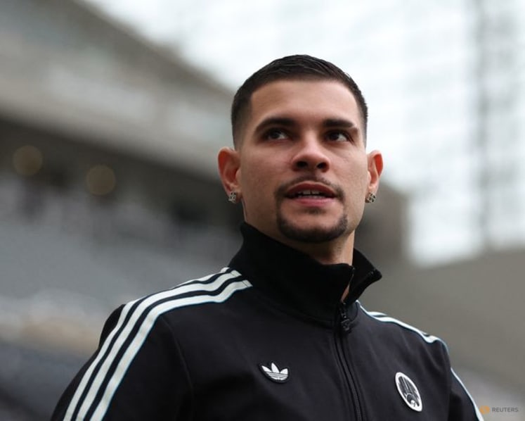 Man United move for Guimaraes as Real Madrid interest clouds talks