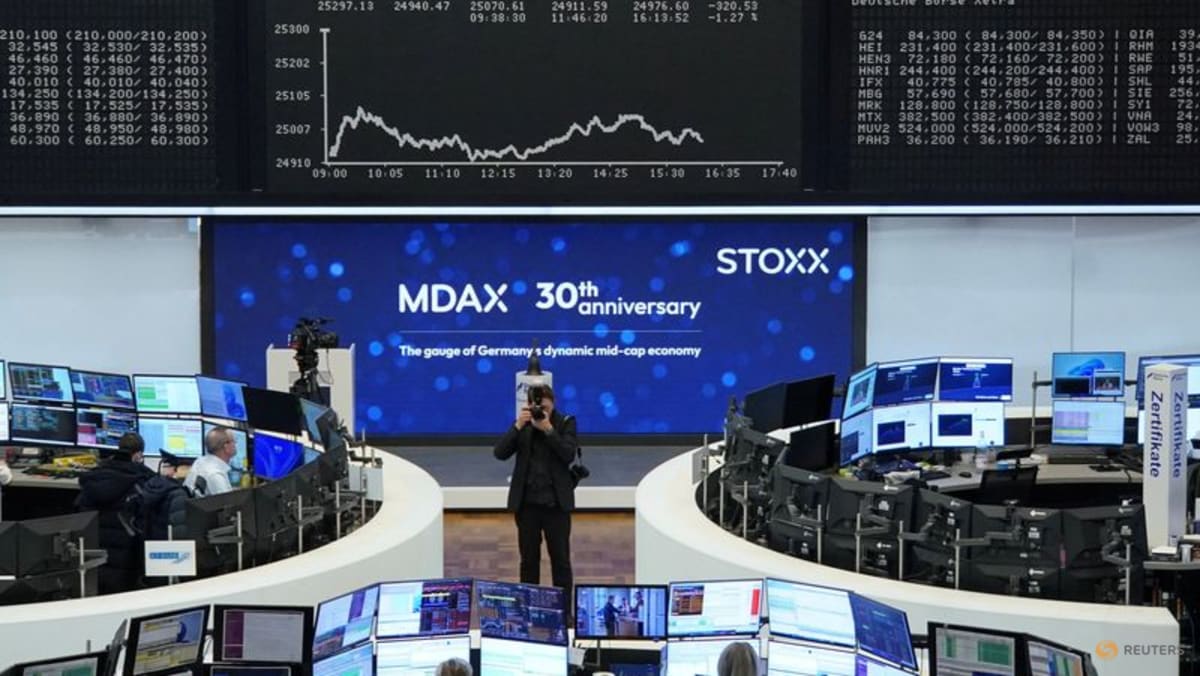 European stocks fall, dollar drops, markets focus on Trump's tariff threats