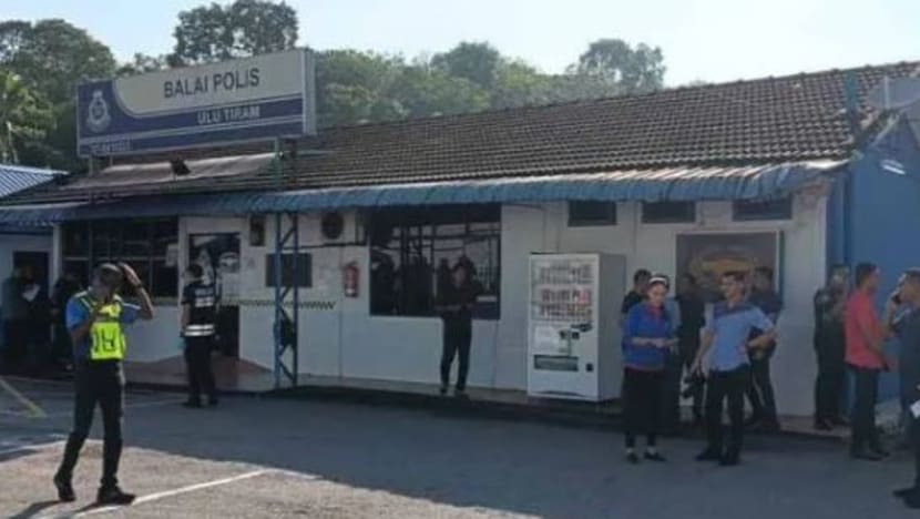 2 anggota polis maut dalam serangan Balai Polis Ulu Tiram dinaikkan pangkat Koperal 2 anggota polis maut dalam serangan Balai Polis Ulu Tiram dinaikkan pangkat Koperal