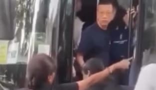 Pengetua Hong Kong yang maki hamun pengawal keselamatan SG mahu dapatkan nasihat peguam