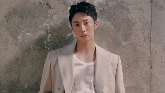 韩星丁一宇亮相新加坡　为美容品牌Seung Tae开幕活动站台