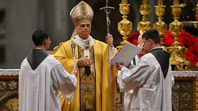 圣诞节良十四世主持任内首场弥撒 呼吁回归信仰与仁爱