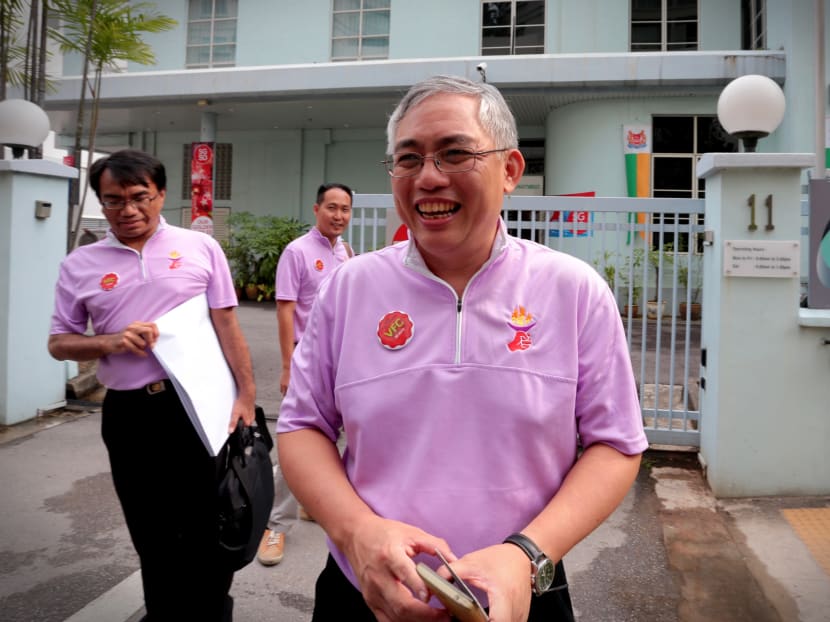 Potential candidates arrive at the Elections Department