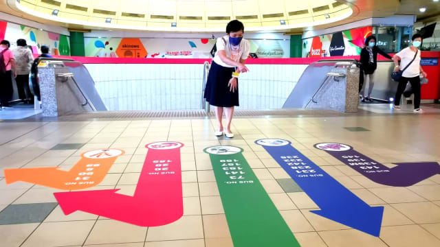 听力练习：巴士转换站设计巧思　方便失智症患者认路