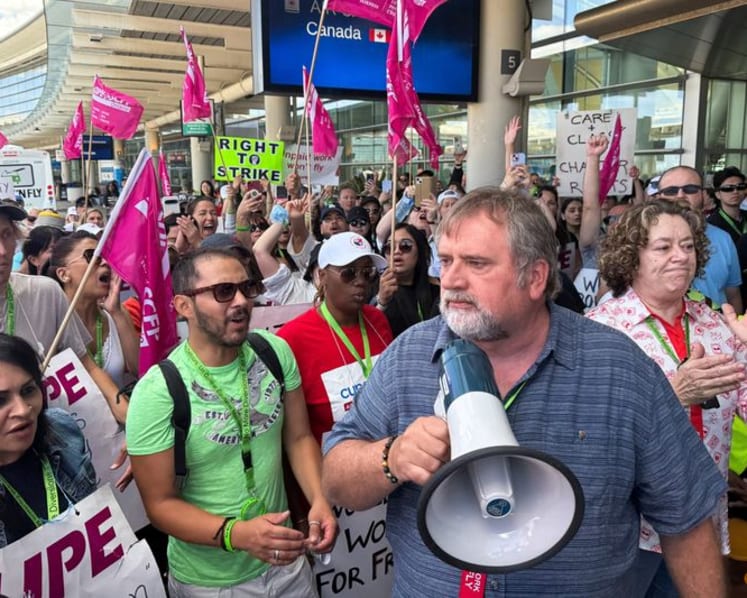 Air Canada, flight attendants' union reach tentative deal to end strike