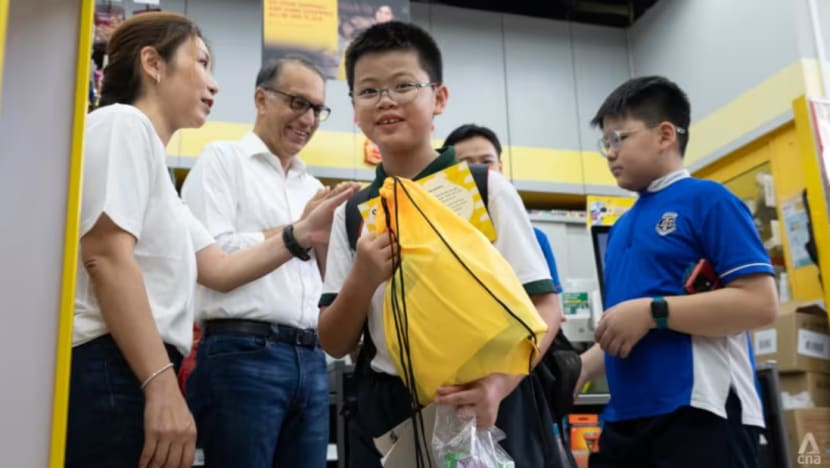 12,000 pek sarapan diagihkan FairPrice Group kepada para pelajar Darjah 6 