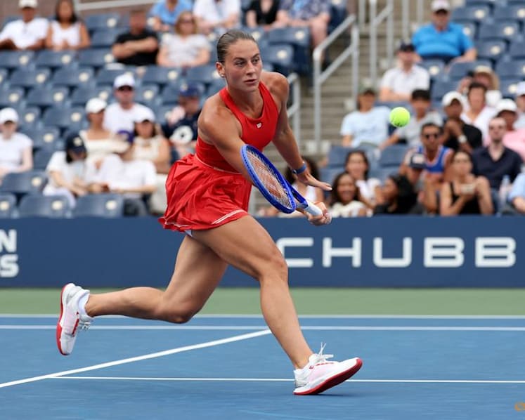 Kostyuk cruises past Hunter into US Open second round
