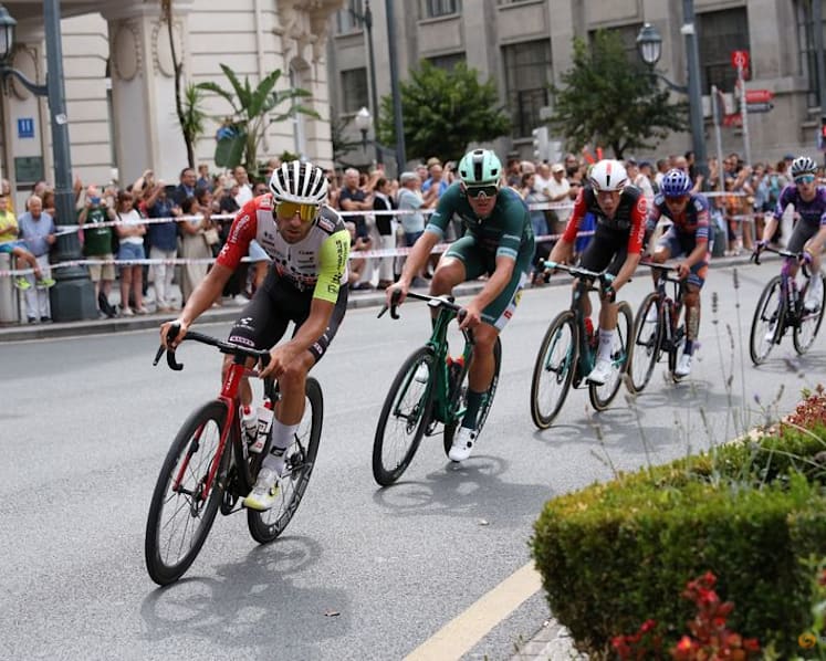 No Vuelta stage 11 winner after protesters disrupt finish line