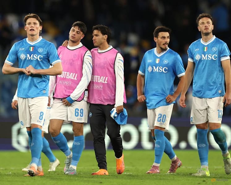 Napoli's top spot under threat as chasing pack close in