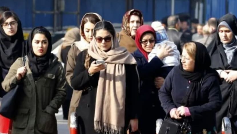 Iran heret ke mahkamah individu yang galak wanita buka tudung