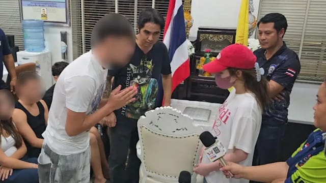 曼谷轻轨喧哗惹众怒 意大利学生向遭辱骂女子致歉