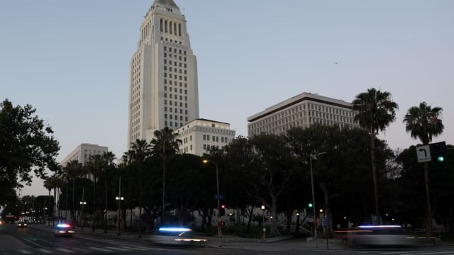 美国洛杉矶解除市中心一带宵禁