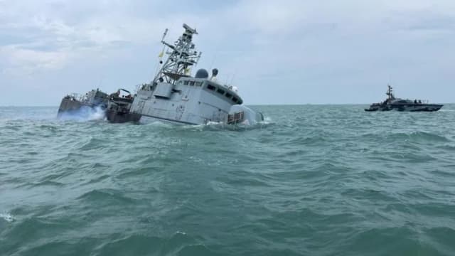 马国军舰疑撞水下物体 在柔佛南部海域半沉