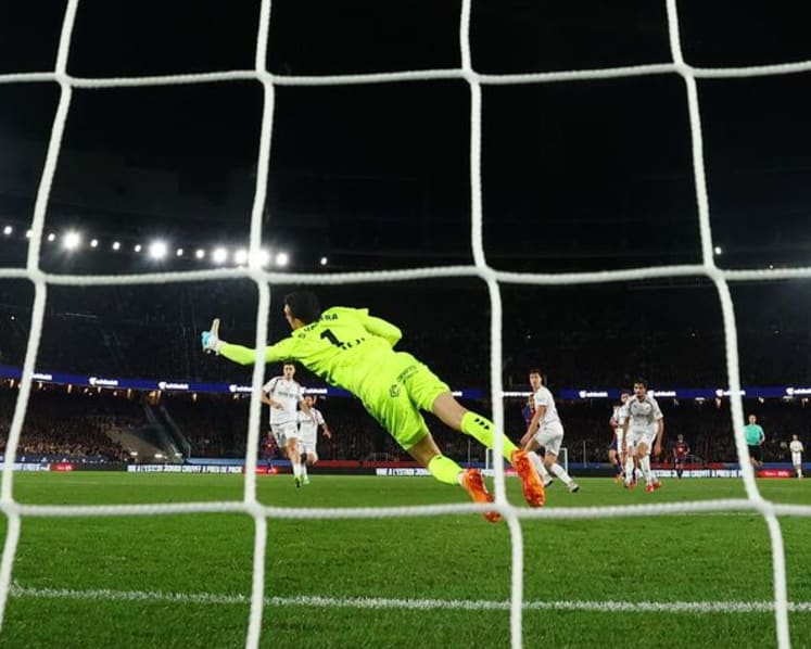 Raphinha double helps Barcelona overcome resilient Osasuna