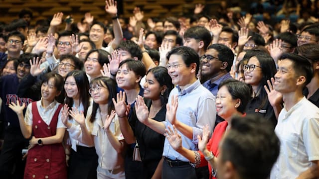 黄总理：青年热忱与创意令人振奋 携手塑造新加坡未来