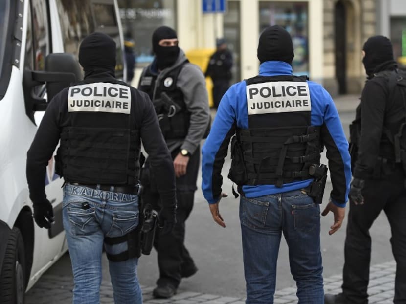 Two dead, seven arrested in Saint-Denis raid targeting Paris attack mastermind
