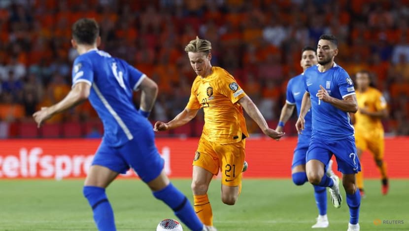 Netherlands defender Dumfries ruled out, De Jong doubtful
