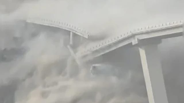 今年初才完工四川大桥坍塌 中国当局：山体变形滑塌所致